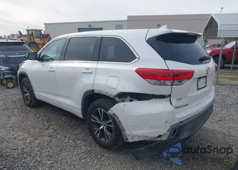 2017 Toyota Highlander Le Plus z USA, uszkodzony, nr VIN 5TDZZRFH7HS199779